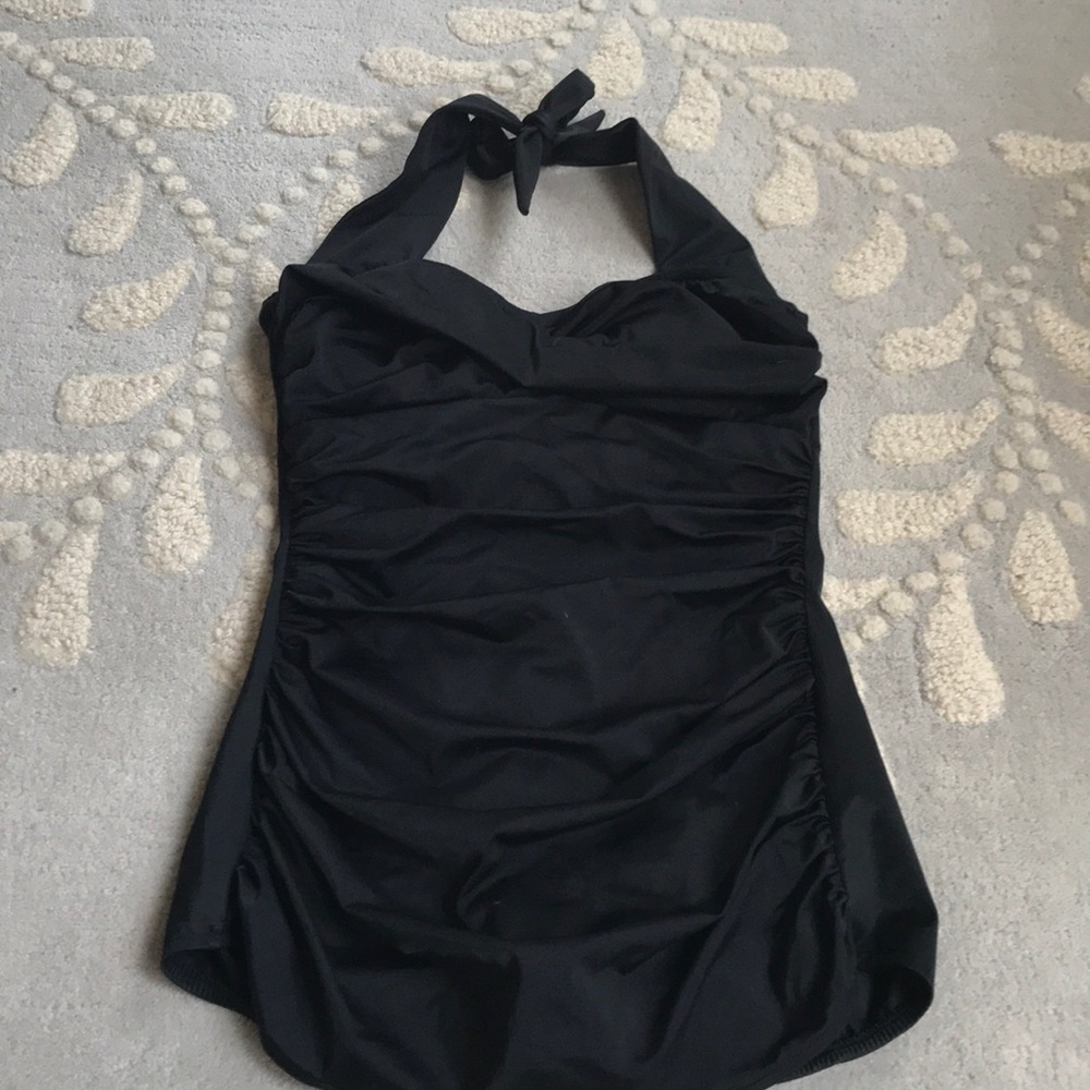 Slimming swimsuit “suddenly slim” by Catalina